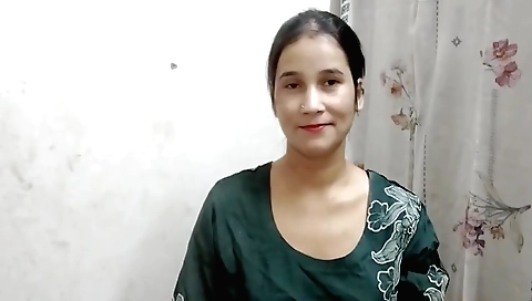 Indian beauty with a sexy body is naked in her bedroom